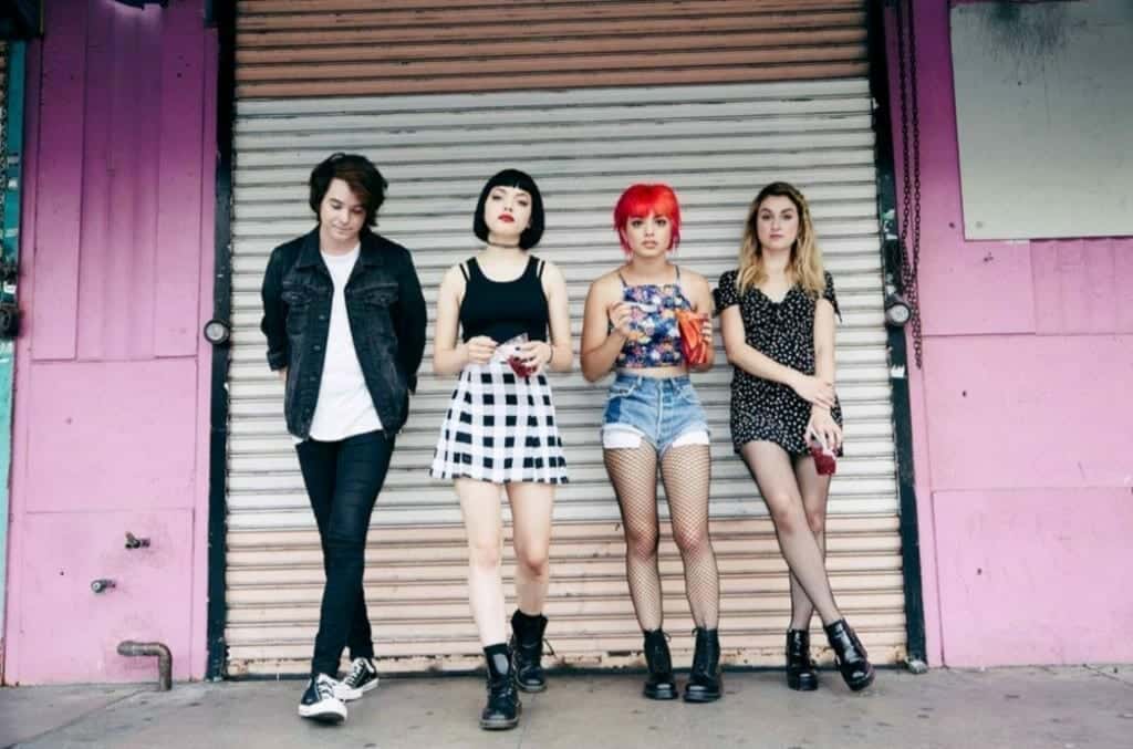 Hey Violet. Casey Moreta, Rena Lovelis, Nia Lovelis, Miranda Miller. Fuente: Wikipedia. Autor: F1rdaus22