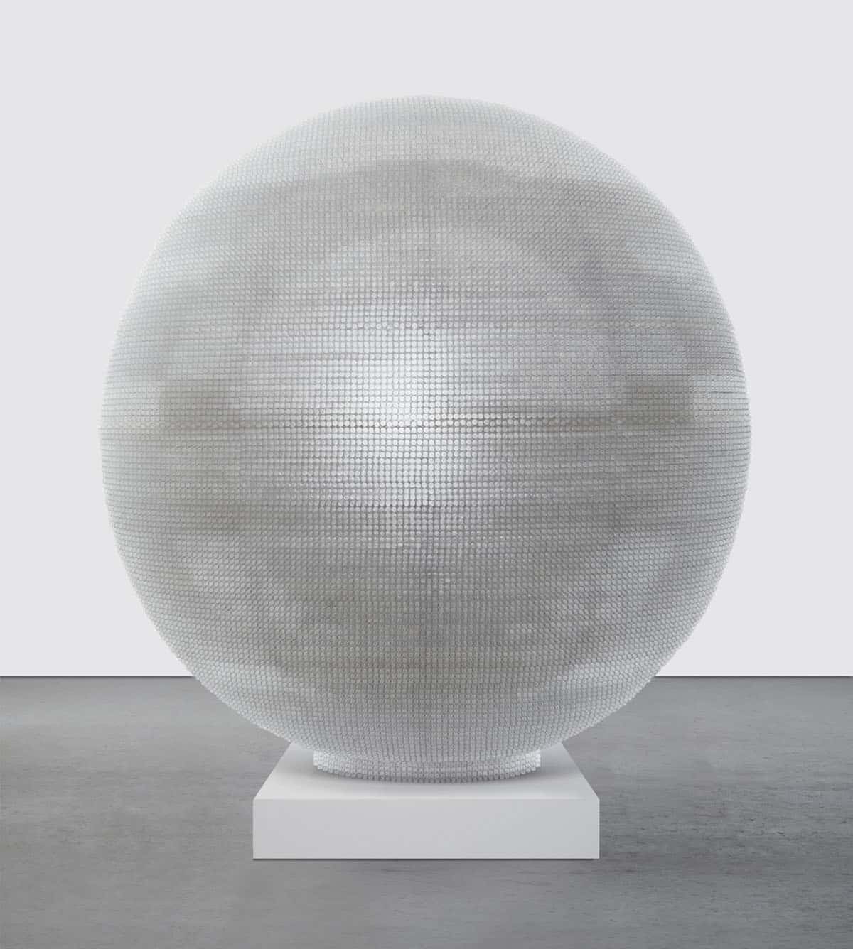 Tara Donovan, Sphere, 2020 © Tara Donovan, courtesy of Pace Gallery