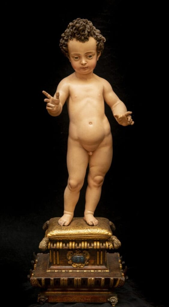 JUAN MARTÍNEZ MONTAÑÉS_Niño Jesús_peltre policromado_83 cm. altura con peana