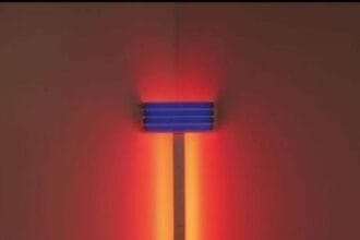 Dan Flavin, Untitled (for Prudence and her new baby), 1992, Ultraviolet and red fluorescent light, edition 3/5. Courtesy BASTIAN, © Stephen Flavin / Artists Rights Society (ARS), New York 2019