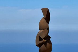 Anachar Basbous (Lebanon, born 1969), TOTEM. 250 x 50 x 50cm. Estimate: €60,000 - 80,000