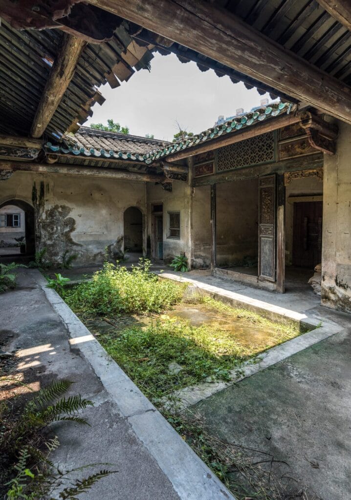 Abandoned Villages Of Hong Kong 瓦落叢⽣ by Stefan Irvine